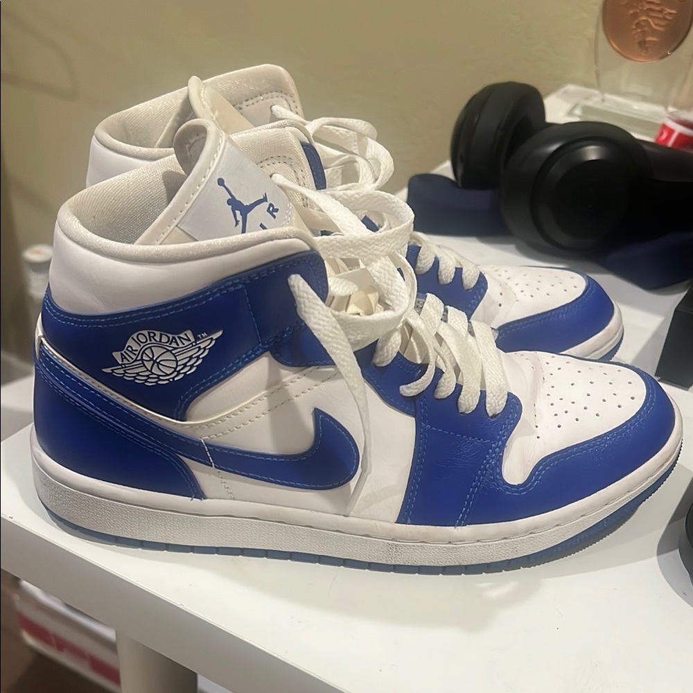Nike Air Jordan women’s Kentucky Blue and White Sneakers